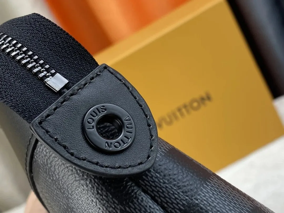 Louis Vuitton Leather Clutch — photo 11
