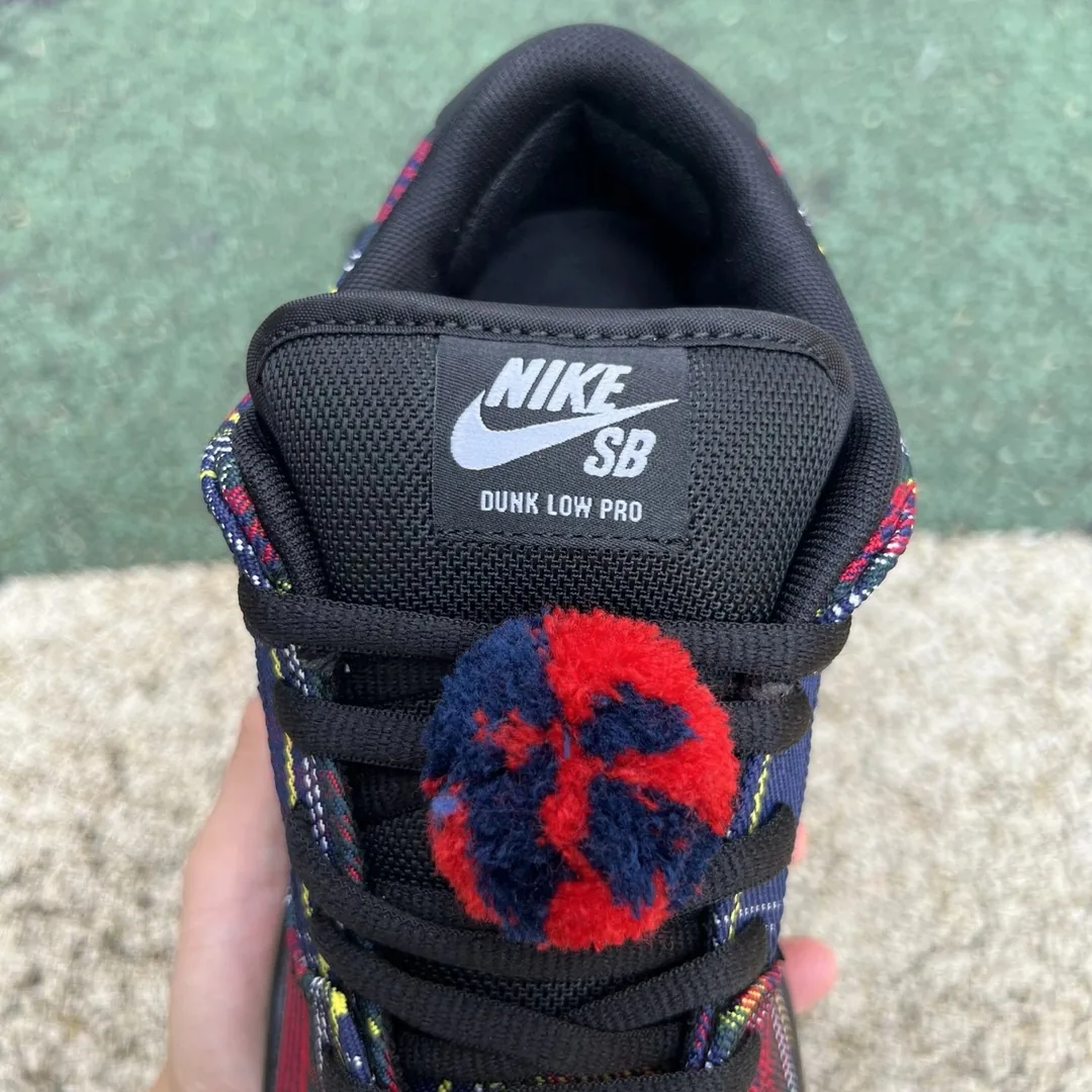 Nike Dunk Low SB Nardwuar Edition Sneakers — photo 7