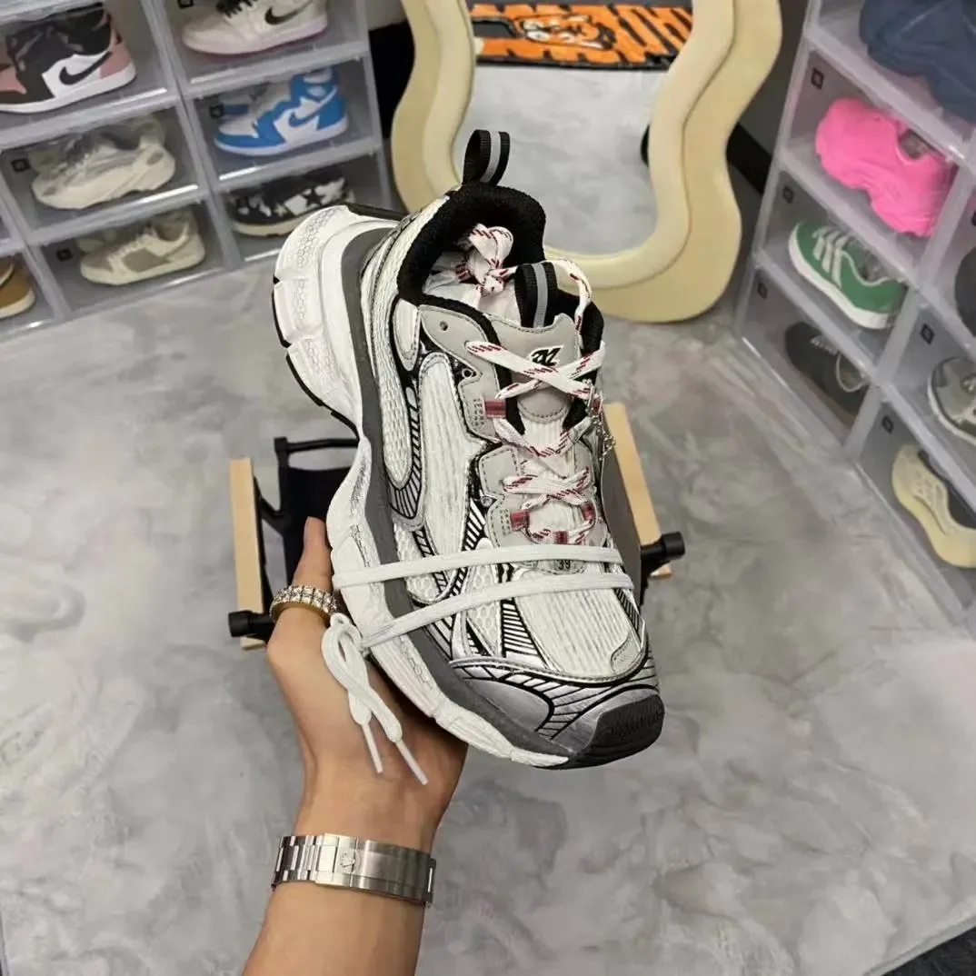 Balenciaga Runner Black Lace-Up Running Shoes — Photo 9