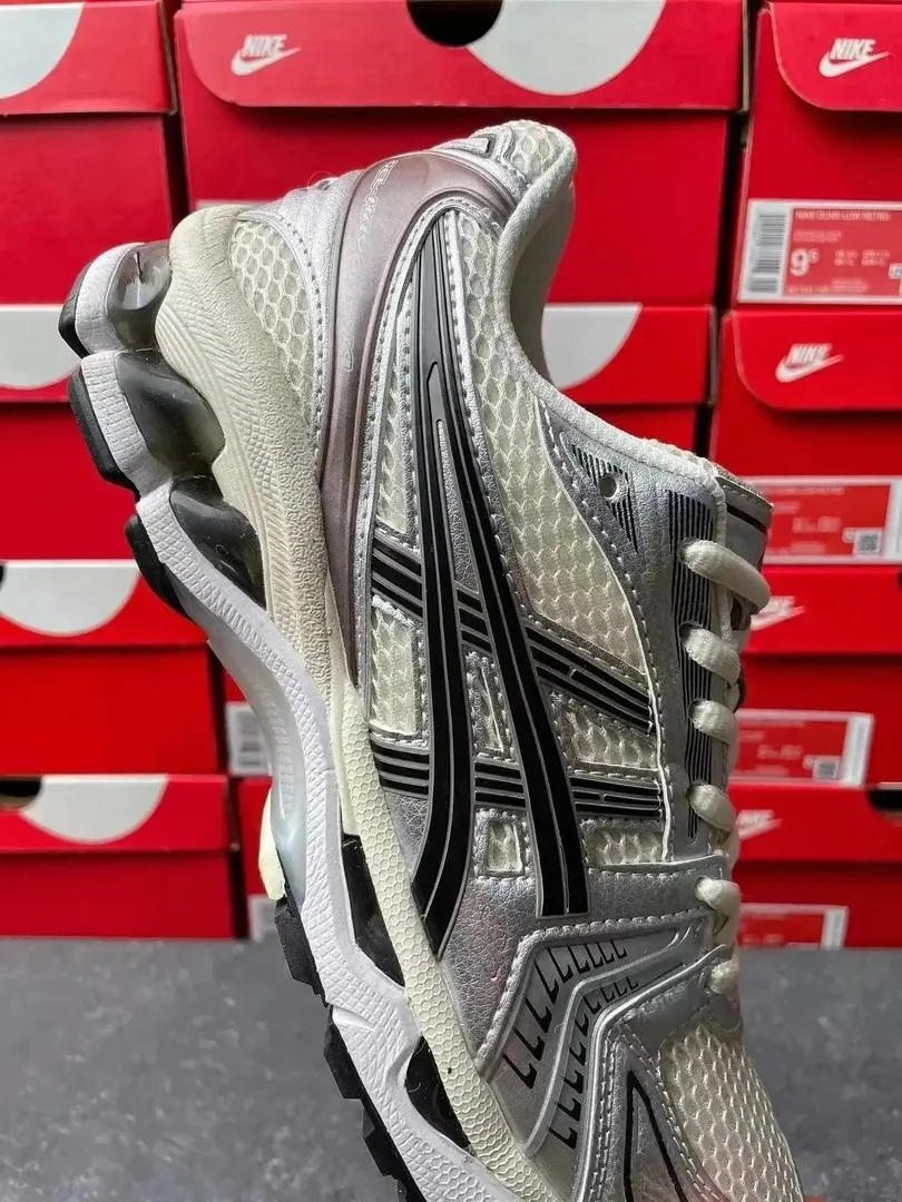 Asics White Athletic Sneakers — Photo 7