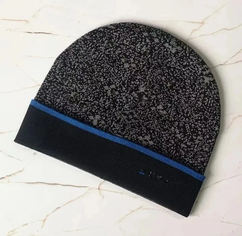 Louis Vuitton Damier Scarf and Beanie Set Blue — photo 10