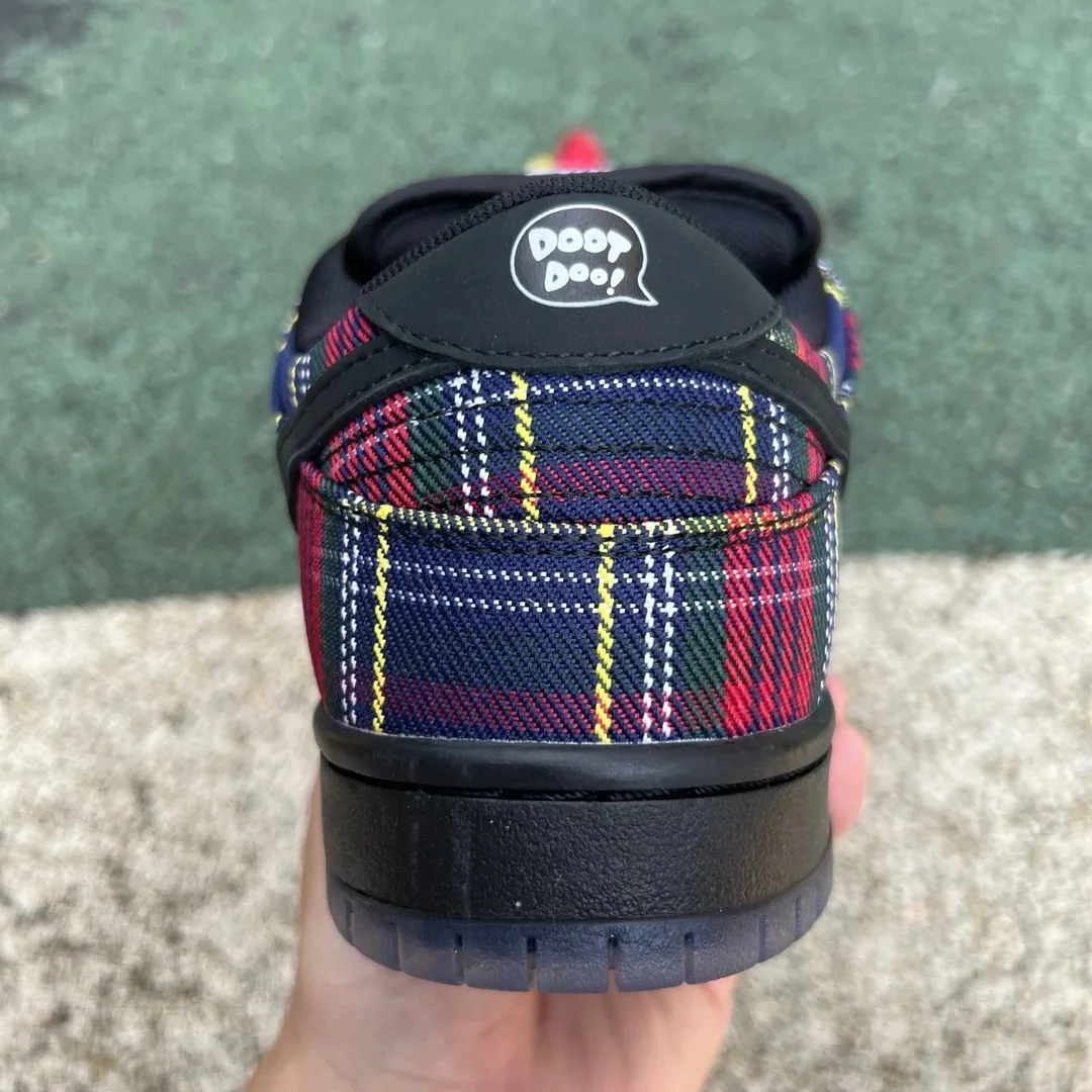 Nike Dunk Low SB Nardwuar Edition Sneakers — photo 3