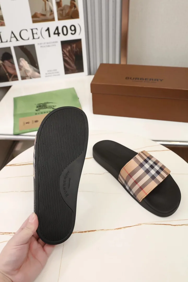 Burberry Slides — photo 4