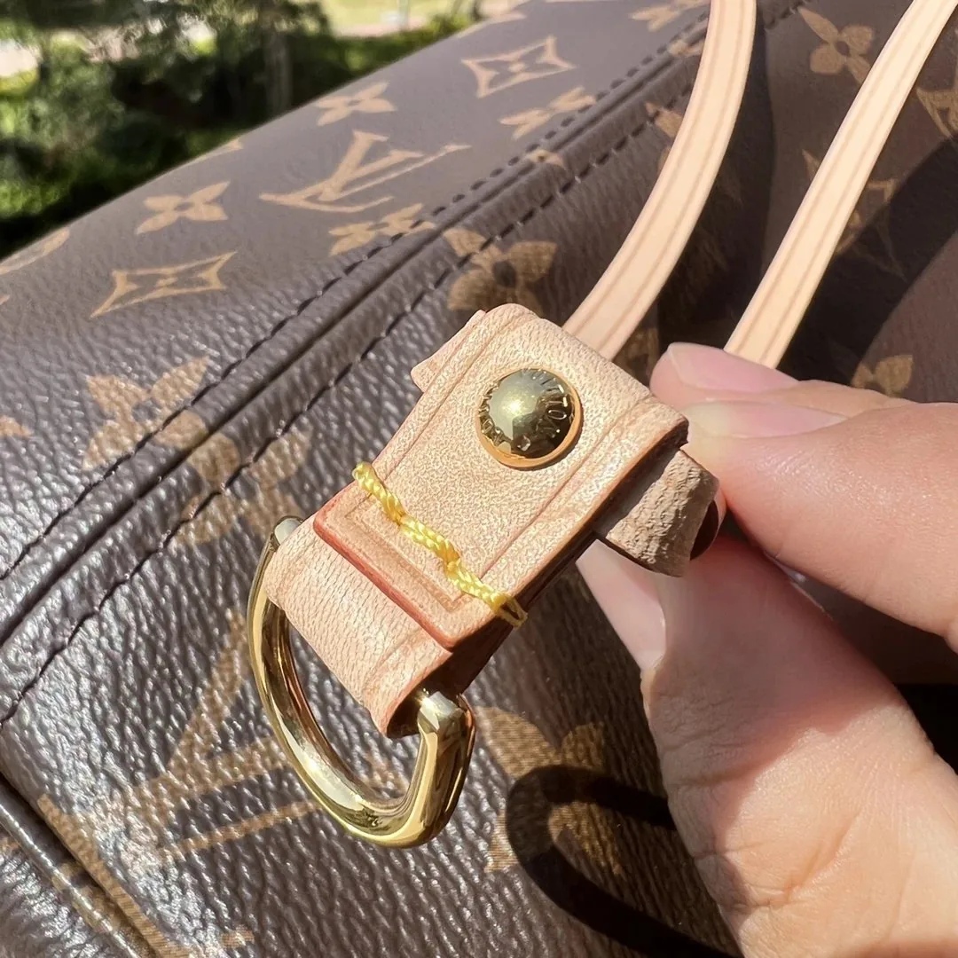 Louis Vuitton Neverfull Bag — QC