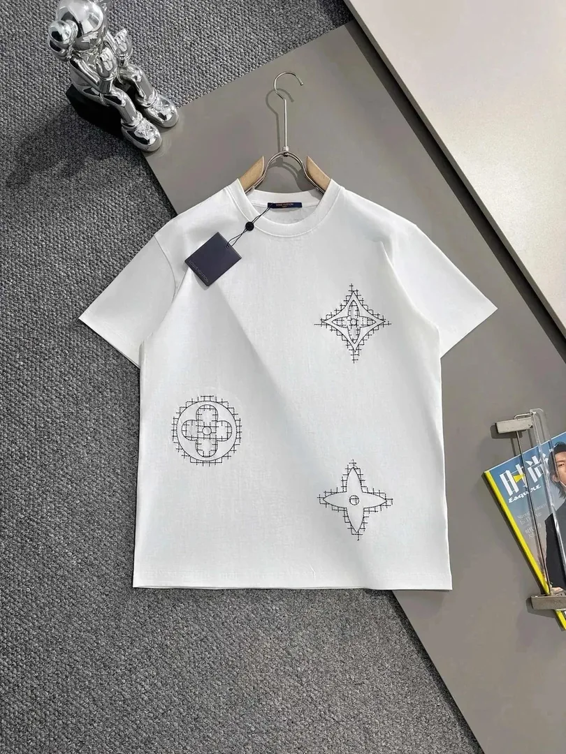 Louis Vuitton Logo T-Shirt Collection — Photo 3