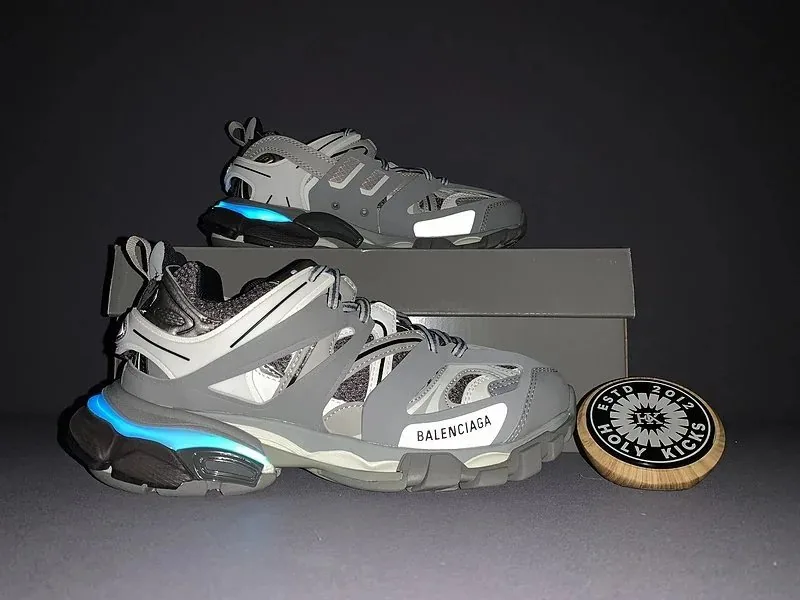 Balenciaga Track Beige Low-Top Sneakers — Photo 9