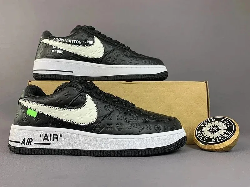 Nike Air Force 1 Low (Travis Scott) Brown Athletic Sneakers — Photo 14