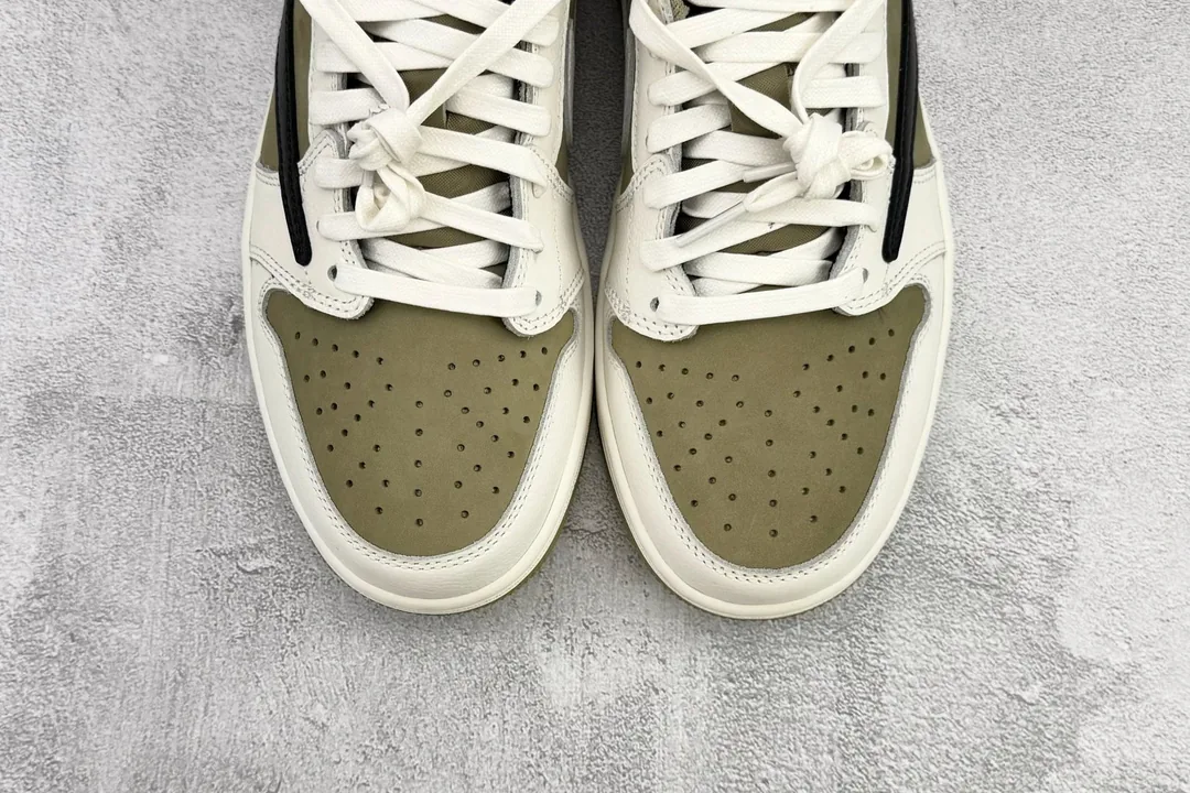 Travis Scott Air Jordan 1 Golf — photo 7