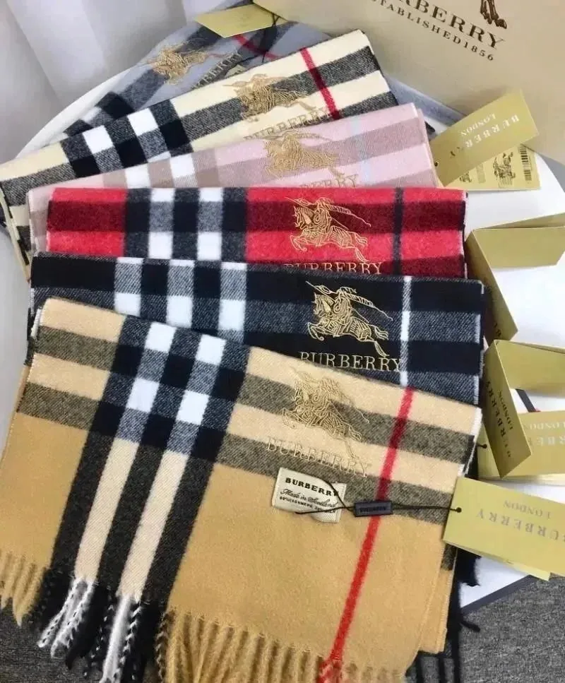 Burberry Vintage Check Cashmere Scarf Collection — photo 4