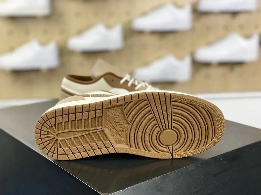 Air Jordan 1 Low SE Brown Elephant Print — Photo 5
