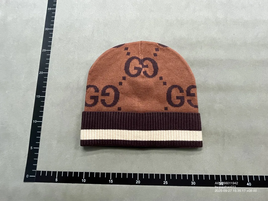 Warm Beanie — Photo 9