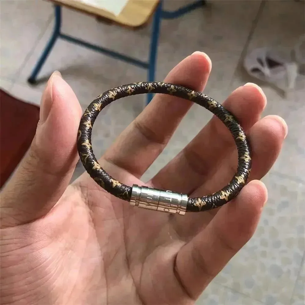 Accessory — Photo 2