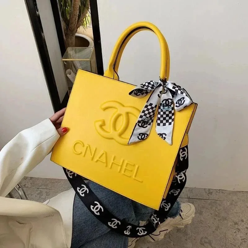 Tote Crossbody Bag — Photo 4