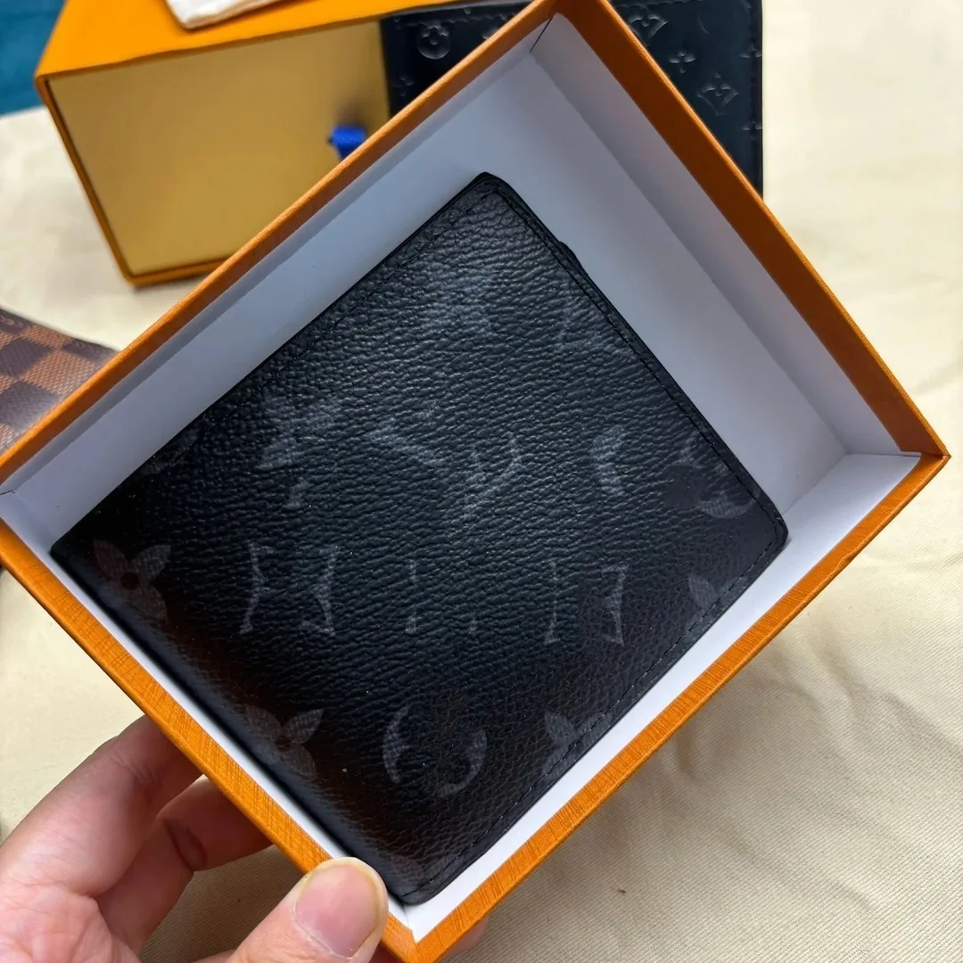 Louis Vuitton Leather Wallet — Photo 6