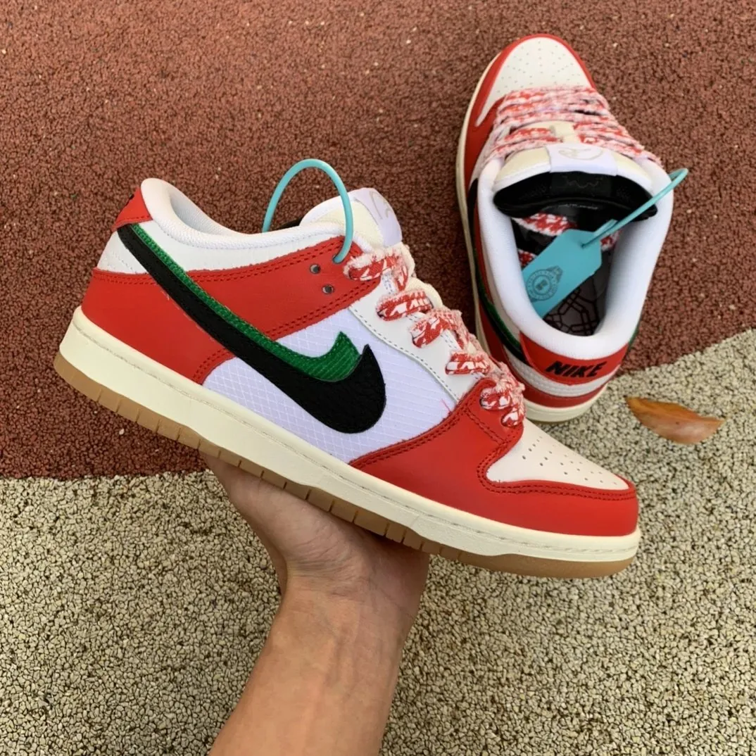 Nike Dunk Low SB Habibi Top Sneakers