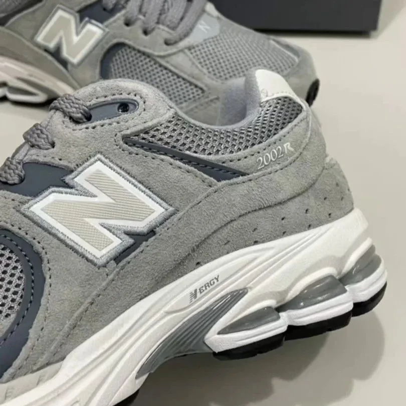 New Balance 2002R Cushioned Runners — Photo 4