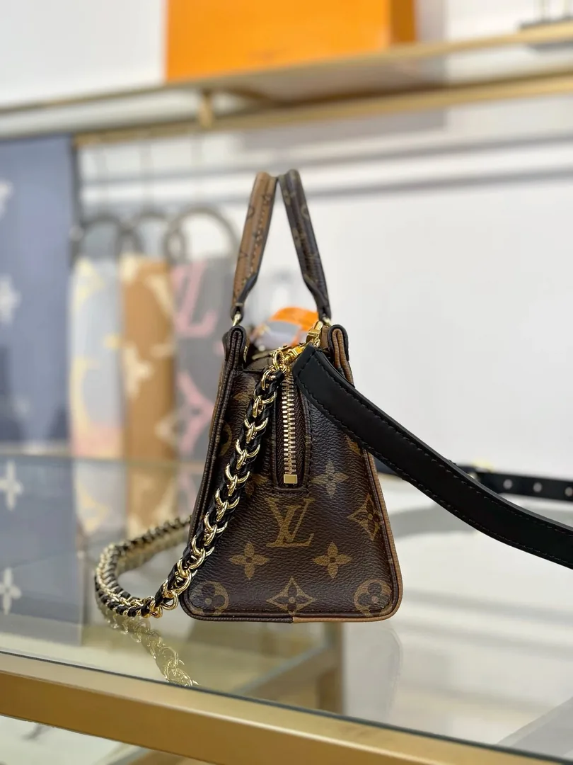 Louis Vuitton OnTheGo East West Chain Bag — Zdjęcie 6