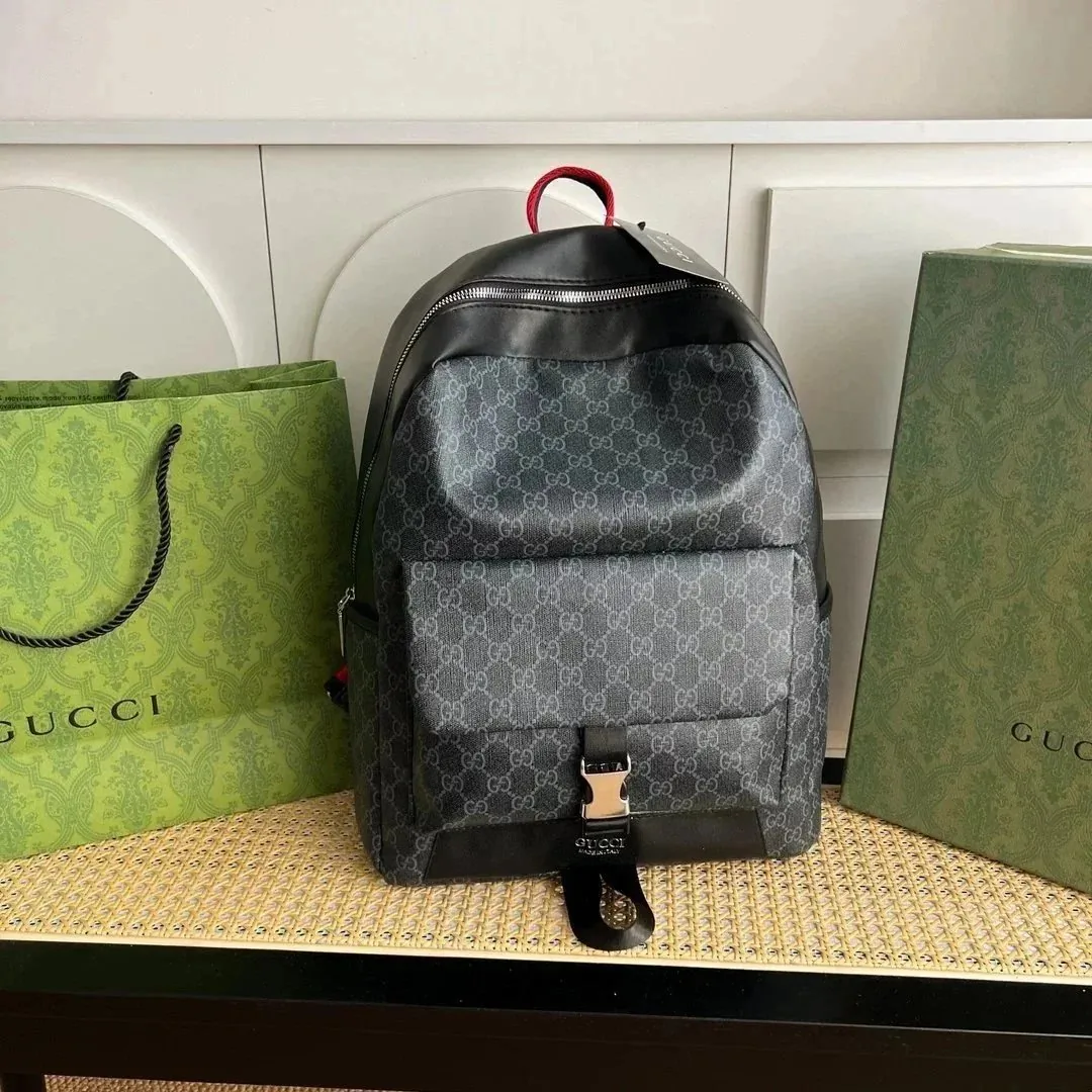 Gucci GG Supreme Backpack and Messenger Collection — Photo 4