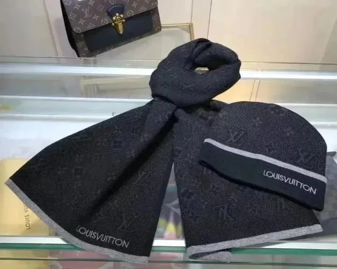 Louis Vuitton Damier Scarf and Beanie Set Blue — photo 9