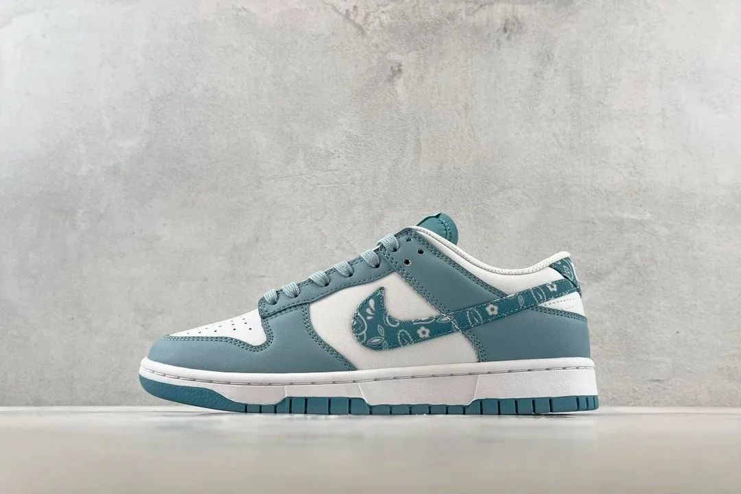 Nike SB Dunk Low Travis Scott Lace-Up Runners — Photo 12