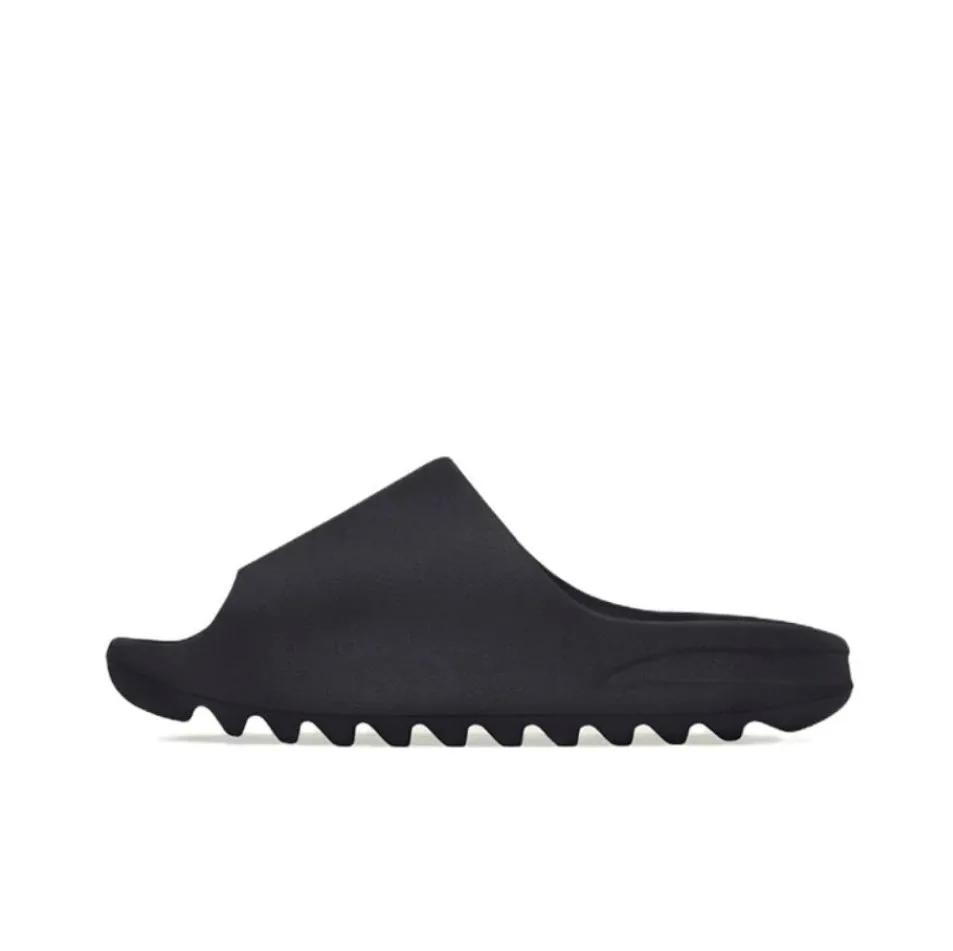 Yeezy Slides — Photo 8