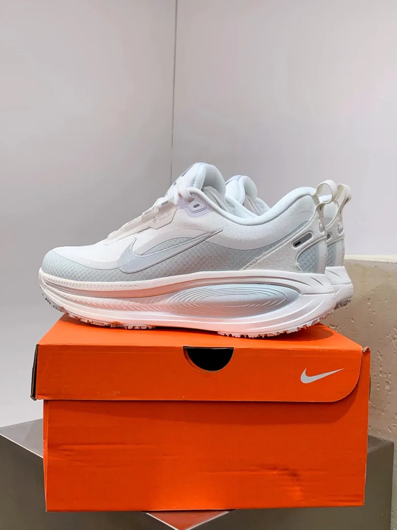 Nike Vomero 18 Zoom — photo 5