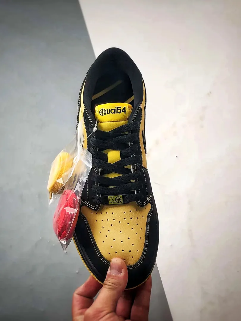 Air Jordan 1 Low Quai 54 Black Yellow — Photo 2