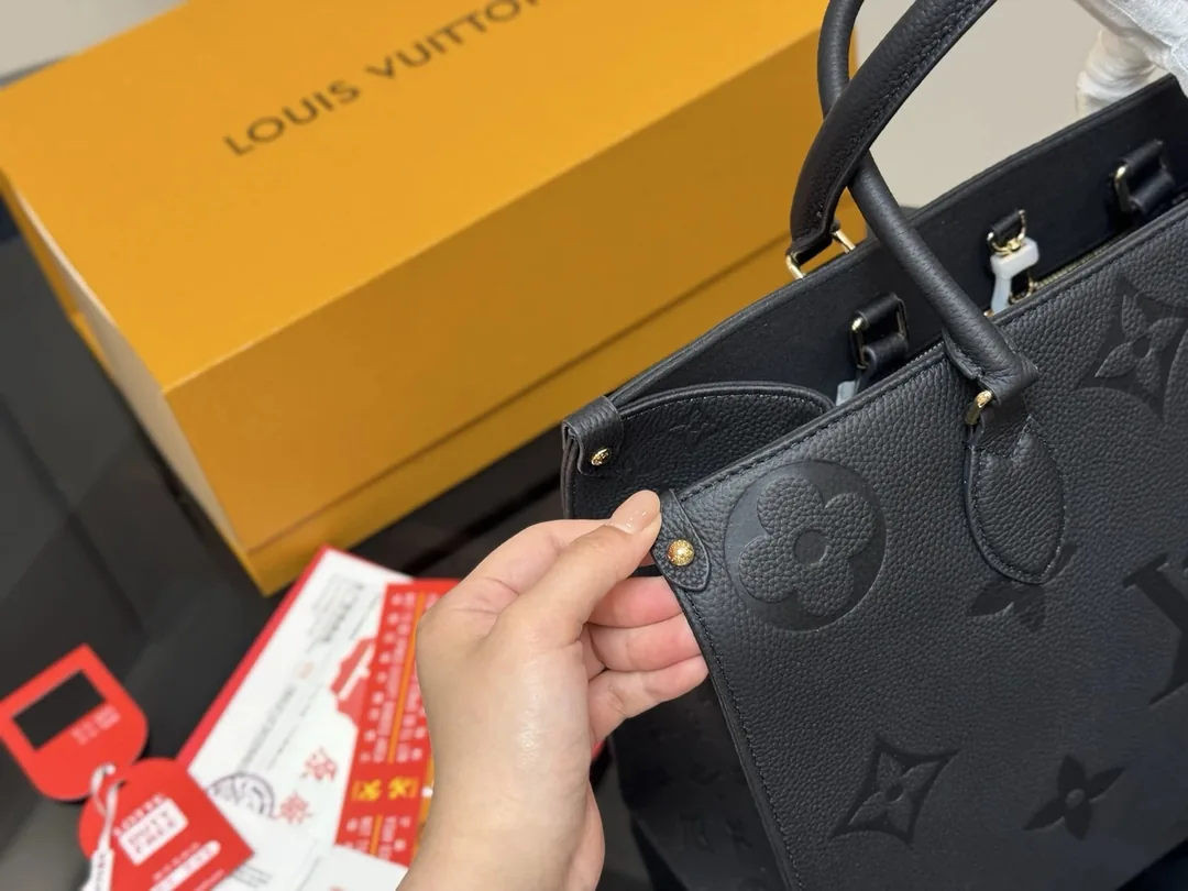 Louis Vuitton OnTheGo Leather Tote — photo 6