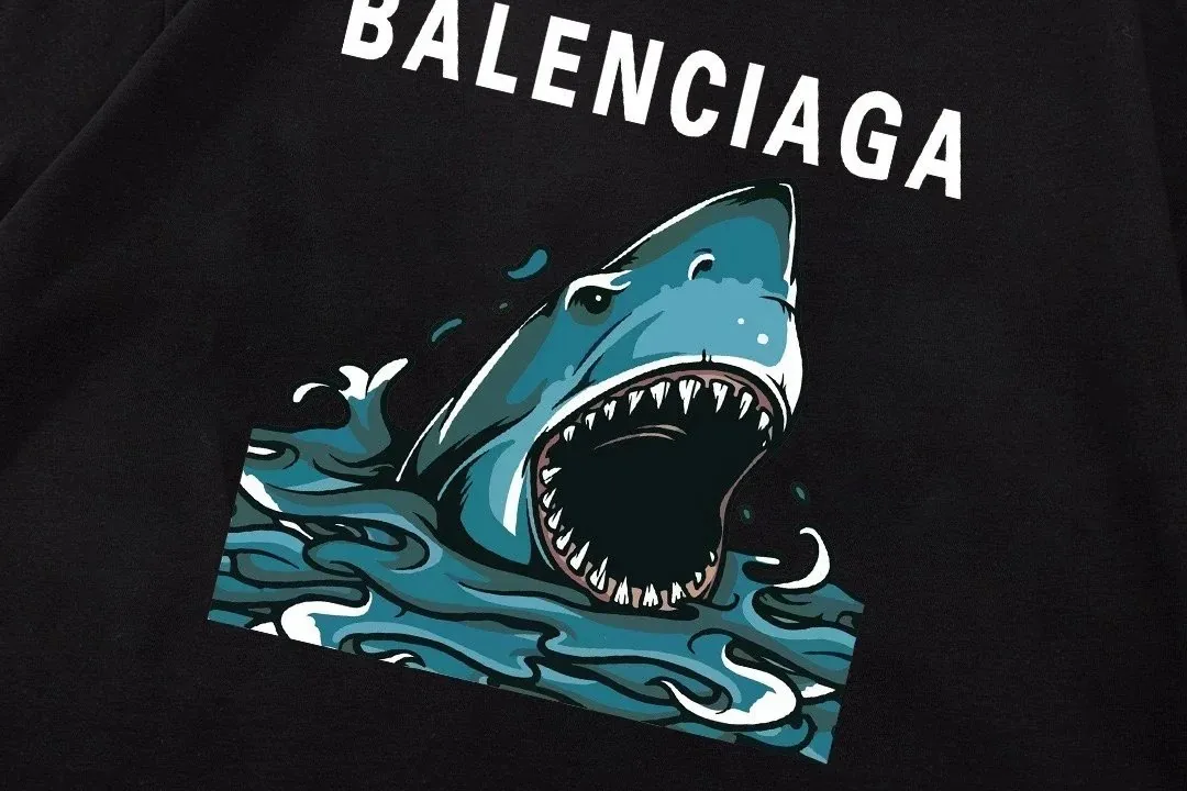 Retro Shark Print Crewneck T-Shirt — Photo 2