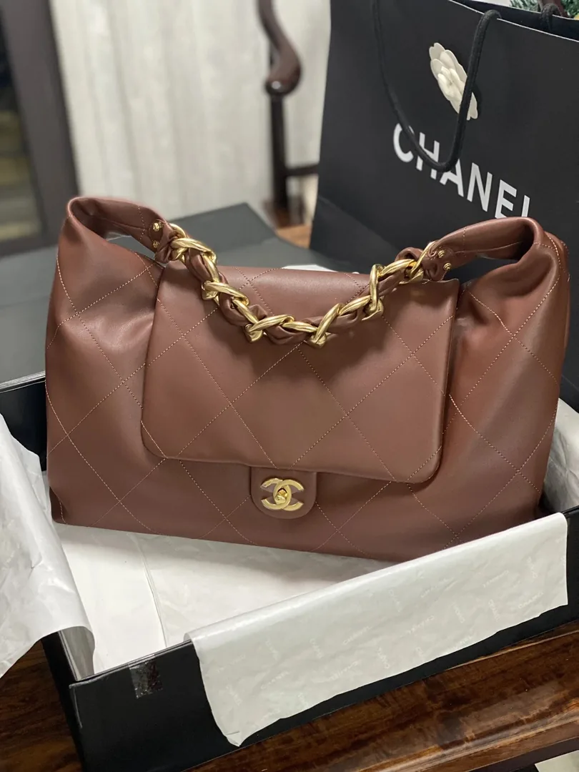 Chanel 25K Leather Hobo Bag — QC