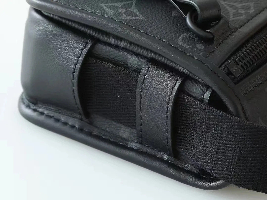 Louis Vuitton Leather Purse — photo 7