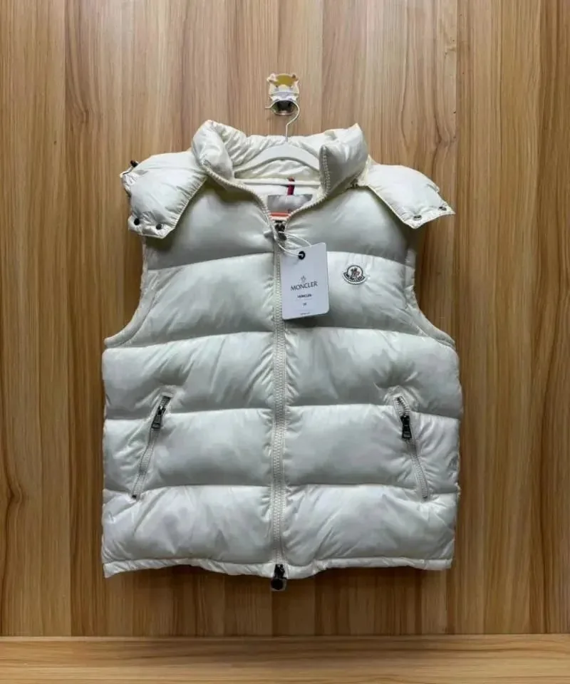 Sleeveless Padded Vest — Photo 7