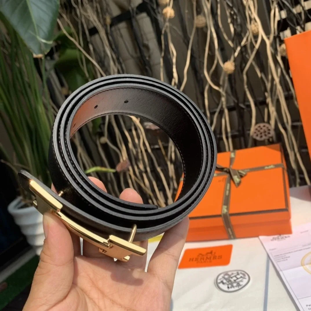 Togo Calfskin Reversible Belt — Photo 8