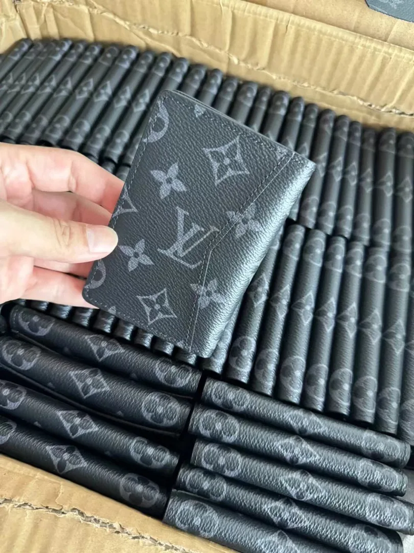 Louis Vuitton Leather Bag — photo 2
