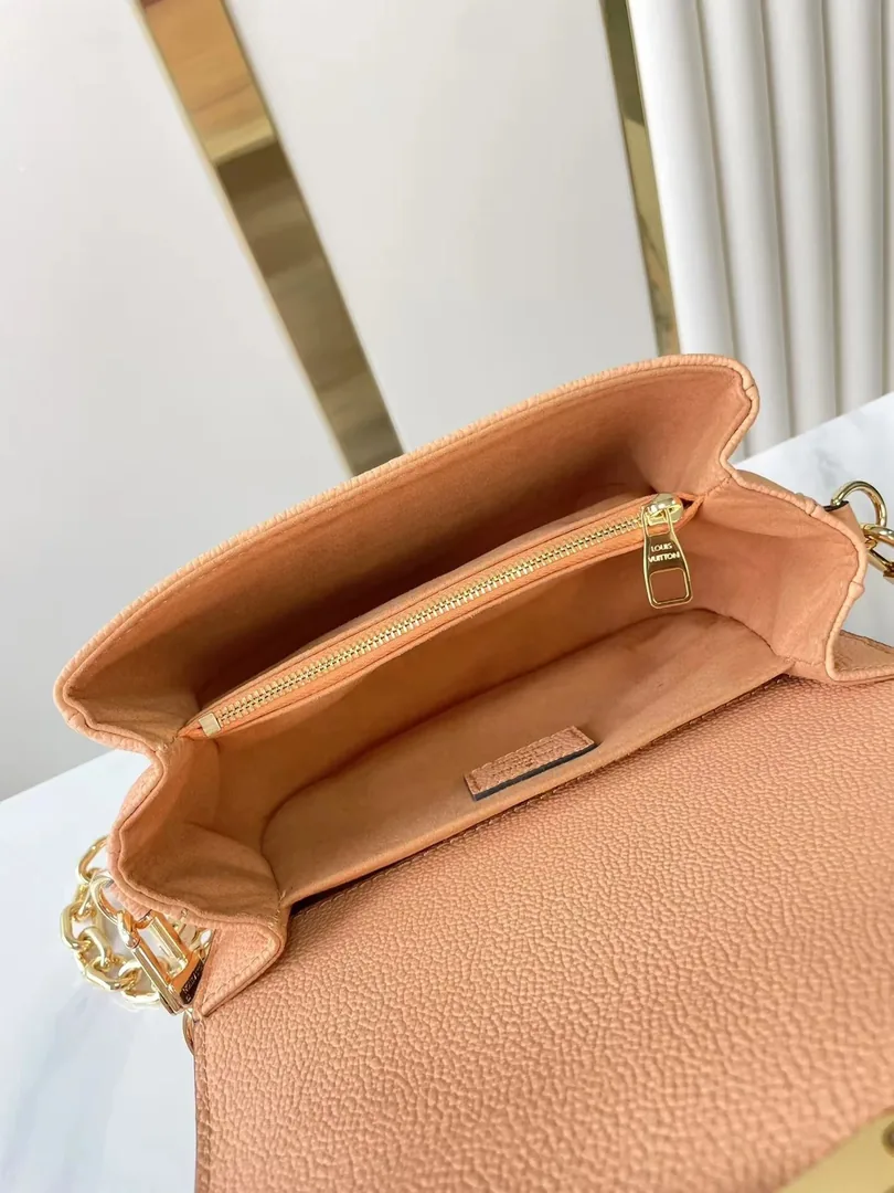 Louis Vuitton Pochette Metis East West — photo 4