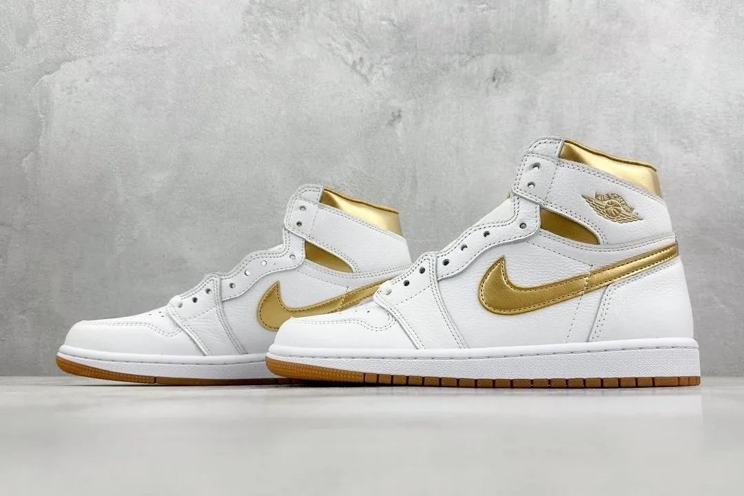 Air Jordan 1 High Metallic Gold — Photo 8
