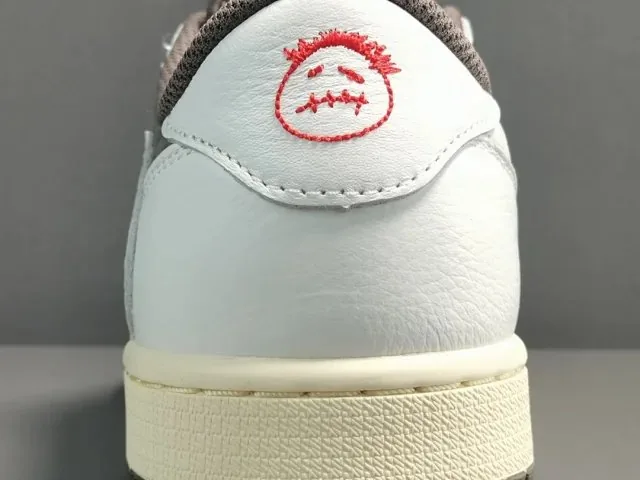 Jordan 1 Low Travis Scott Running Shoes — Photo 7