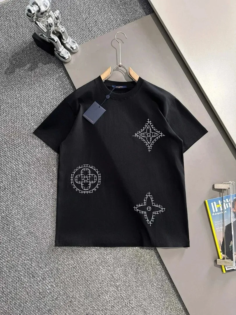 Louis Vuitton Logo T-Shirt Collection — Photo 2