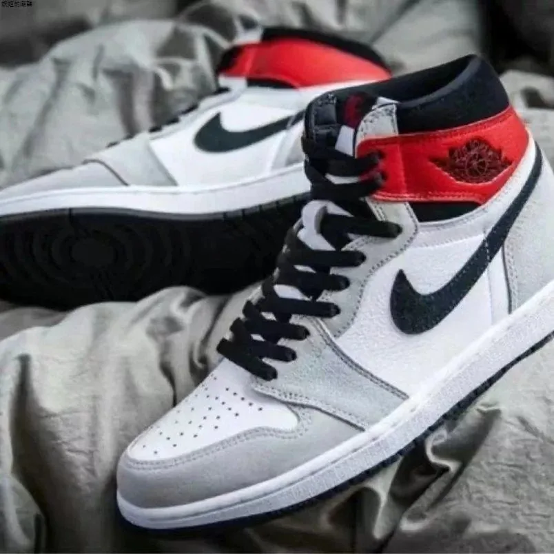 Air Jordan 1 High Smoke Grey — Photo 8