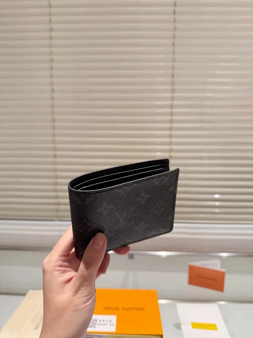 Louis Vuitton Leather Wallet — photo 4