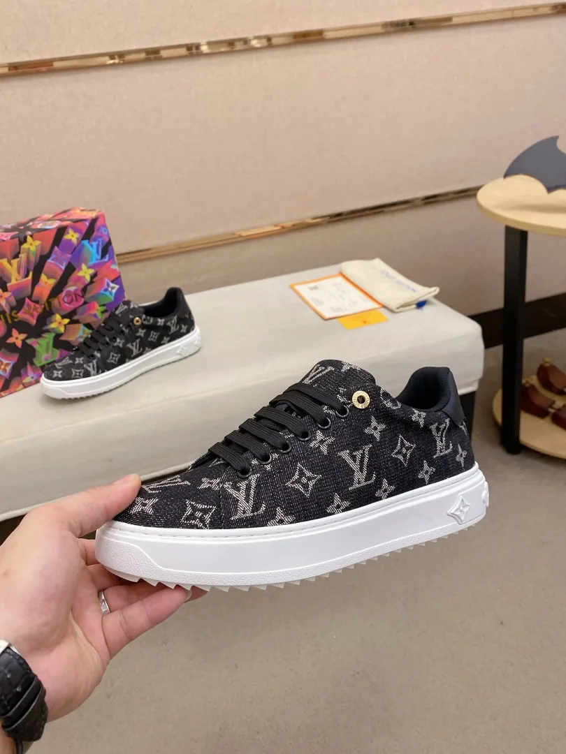 Louis Vuitton Daily Wear Low-Top Sneakers — photo 4