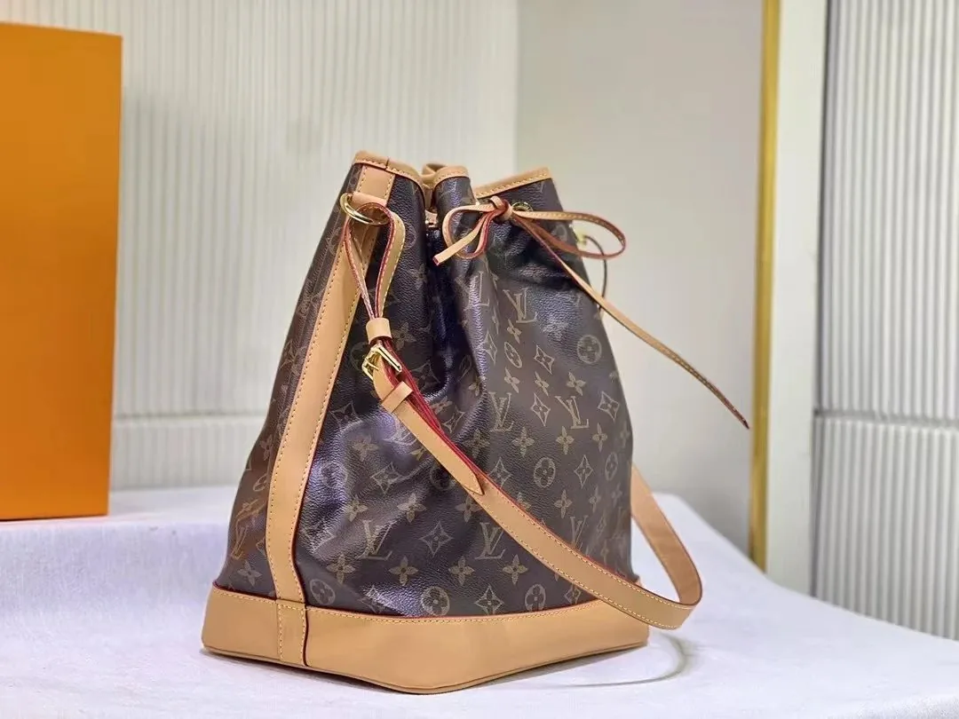 Louis Vuitton Noe Bucket Bag — Photo 7