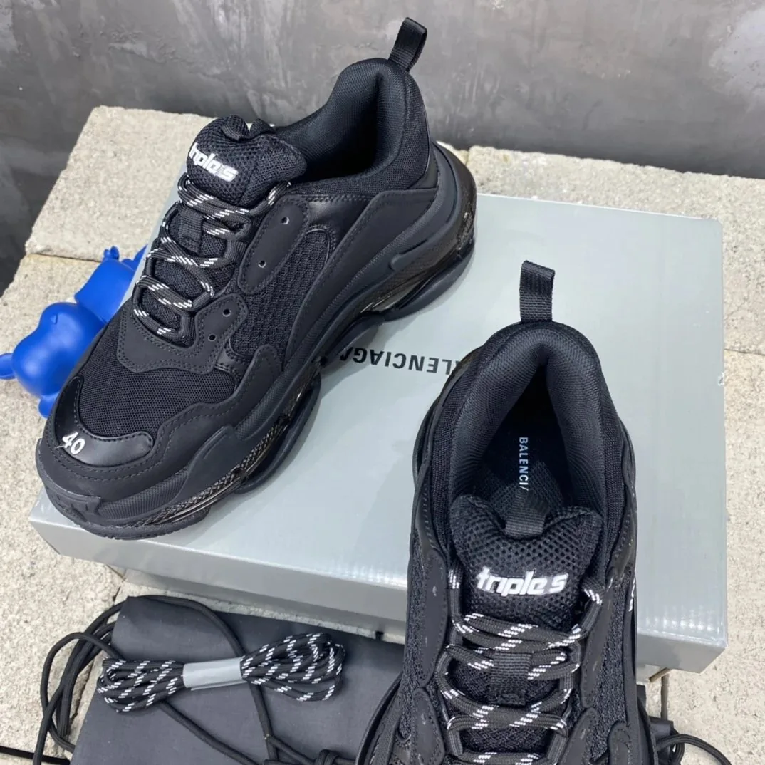 Balenciaga Triple S Black — Photo 6