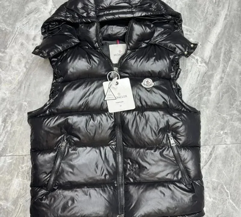 Sleeveless Padded Vest — Photo 8