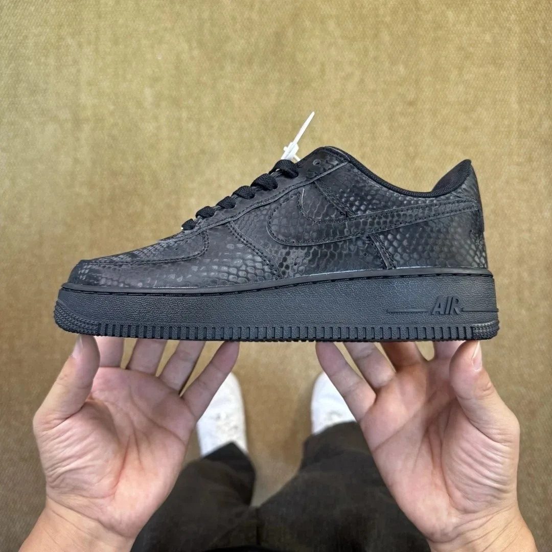 Nike Air Force 1 Kobe Low Black Snake — Photo 4