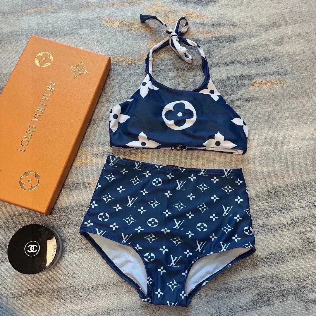 Swimsuit 009 — Photo 13