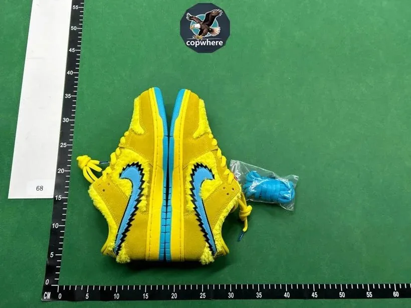 Yellow Nike Dunk Skate Shoes — Photo 2