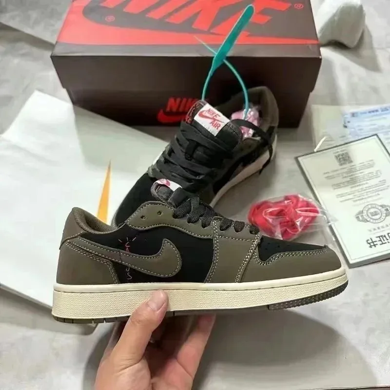 Jordan 1 Low Travis Scott Sneakers — photo 10