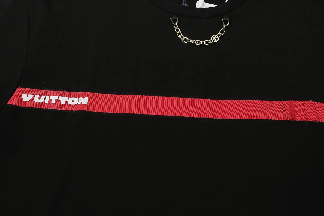 Red Logo Chain Trim T-Shirt — Photo 5