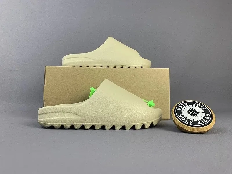 Yeezy Slide Foam Sandal Collection — Photo 12